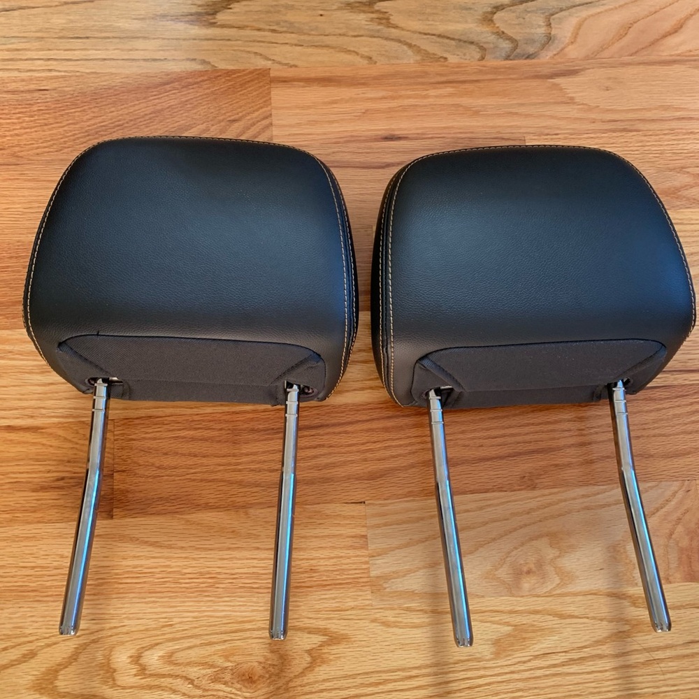 2018-2020 OEM GMC TERRAIN SLT Front Left and Right Seat headrest. All Leather.